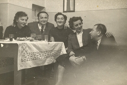 Skarabej - at the table